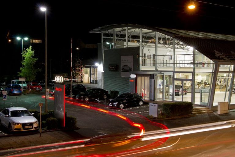 Audi Zentrum Siegen - Nachtaufnahme mit Langzeitbelichtung